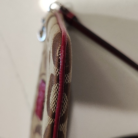 Coach Parker Signature Wristlet Tan And Crimson Red 6" x 4" Hang Tag - Picture 11 of 14